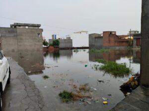 पीलीभीत में भारी बरसात से हाहाकार, चार दिनों की बरसात से सहमे जनपदवासी।
